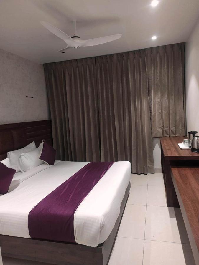 Rajlaxmi Hotel - Free Airport Pickup And Drop Jaipur Ngoại thất bức ảnh